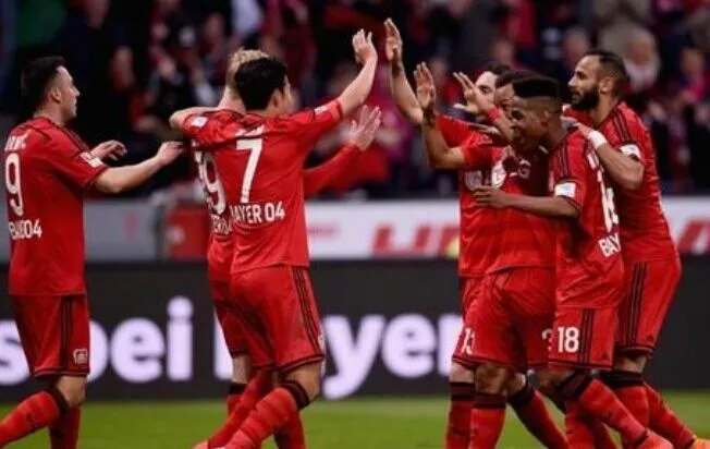  奥格斯堡末段体能崩溃，最后时刻崩盘惜败勒沃库森